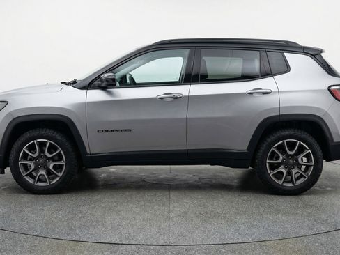 Used 2025 Jeep Compass Trailhawk image 5