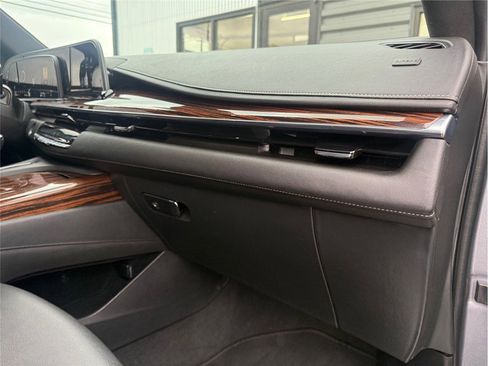 Used 2021 Cadillac Escalade Luxury AWD/4WD image 37