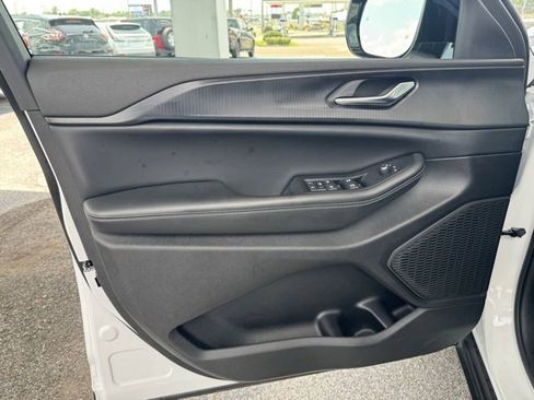 Used 2024 Jeep Grand Cherokee Altitude image 16