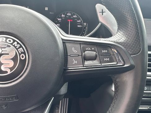 Used 2022 Alfa Romeo Giulia Veloce AWD/4WD image 37