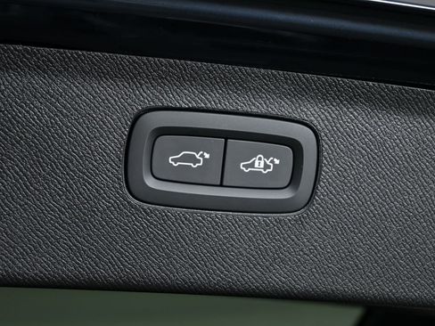 New 2026 Volvo XC90 B6 Plus w/ Protection Package Premier image 32