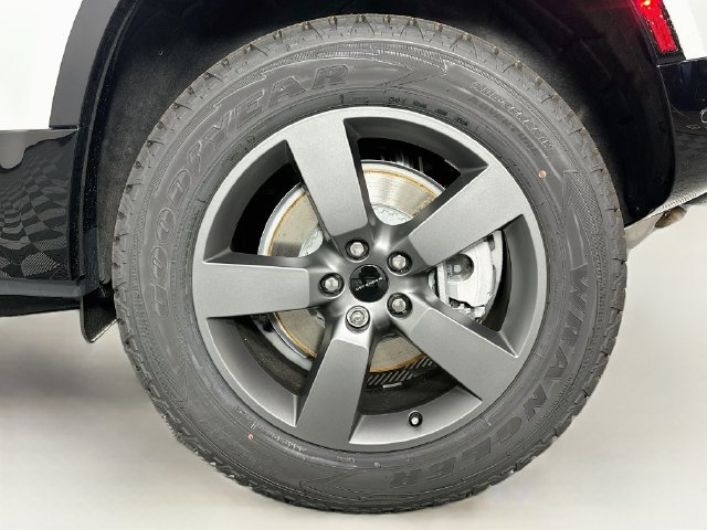 New 2026 Land Rover Defender 110 X-Dynamic SE AWD/4WD image 28