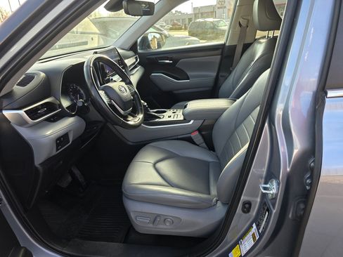 Used 2023 Toyota Highlander XLE image 27