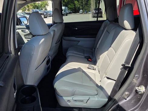 Used 2018 Honda Pilot Touring image 10