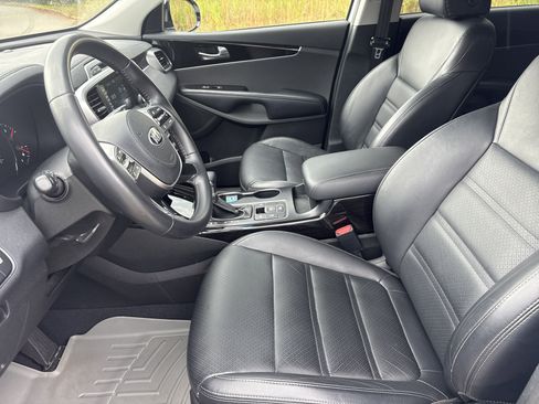 Used 2019 Kia Sorento EX image 9