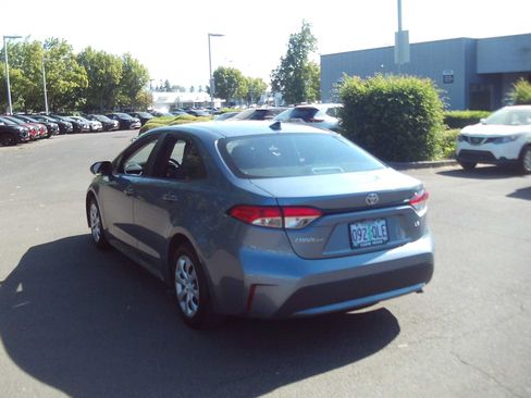 Used 2021 Toyota Corolla LE FWD image 3