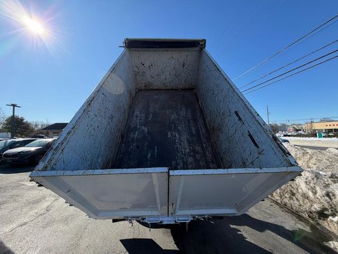 Used 2017 Ford F550 2WD Regular Cab Super Duty image 37