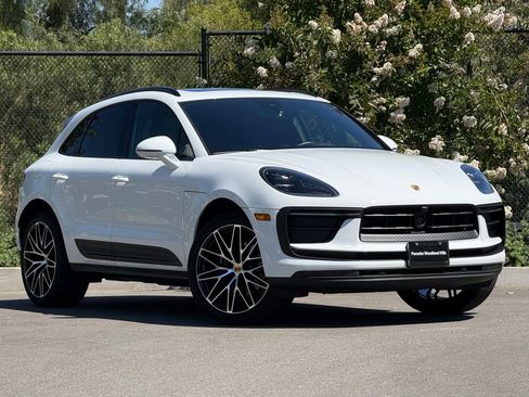 Used 2026 Porsche Macan AWD/4WD image 9