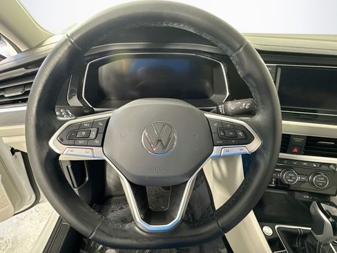 Used 2023 Volkswagen Jetta SE FWD image 11