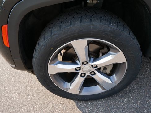 Used 2022 Jeep Grand Cherokee L Limited AWD/4WD image 16