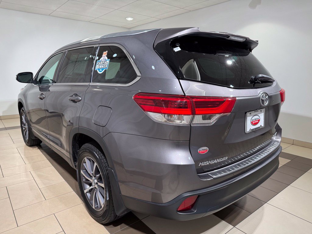 Certified 2019 Toyota Highlander XLE AWD/4WD image 3