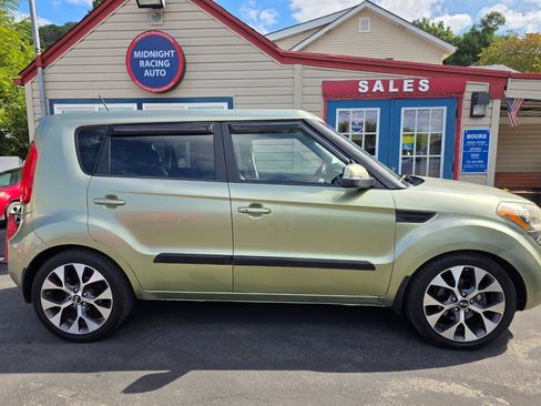 Used 2013 Kia Soul ! w/ Premium Pkg image 5