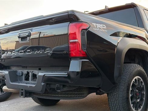 Used 2024 Toyota Tacoma TRD Off-Road image 10