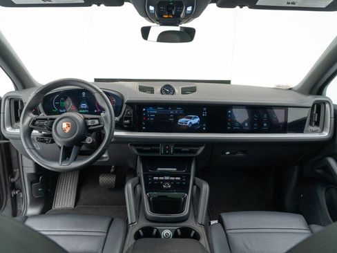 Certified 2025 Porsche Cayenne GTS AWD/4WD image 31