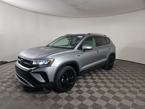 Used 2023 Volkswagen Taos SE image 1