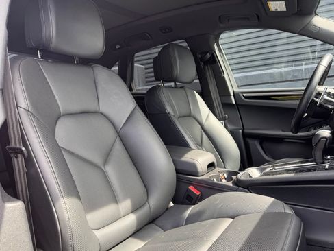 Certified 2023 Porsche Macan S AWD/4WD image 13