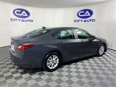 Used 2025 Toyota Camry LE image 3