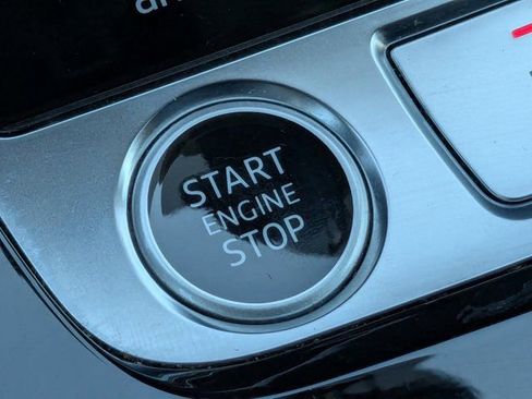 Used 2023 Audi Q8 Prestige image 31