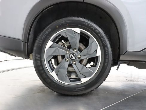 Used 2024 Nissan Rogue SV FWD image 40