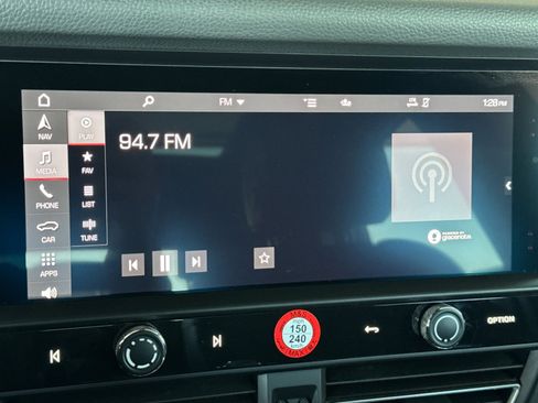 Used 2024 Porsche Macan image 18