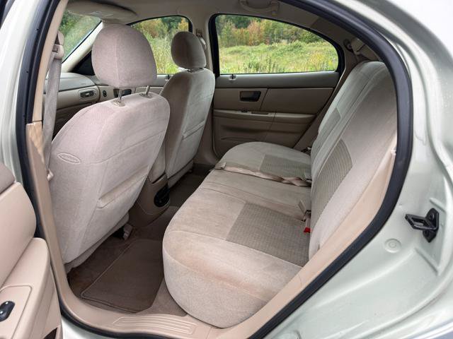 Used 2005 Ford Taurus SE FWD image 14