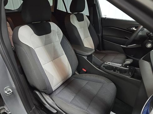 Used 2024 Chevrolet Trax LS w/ LS Convenience Package FWD image 16