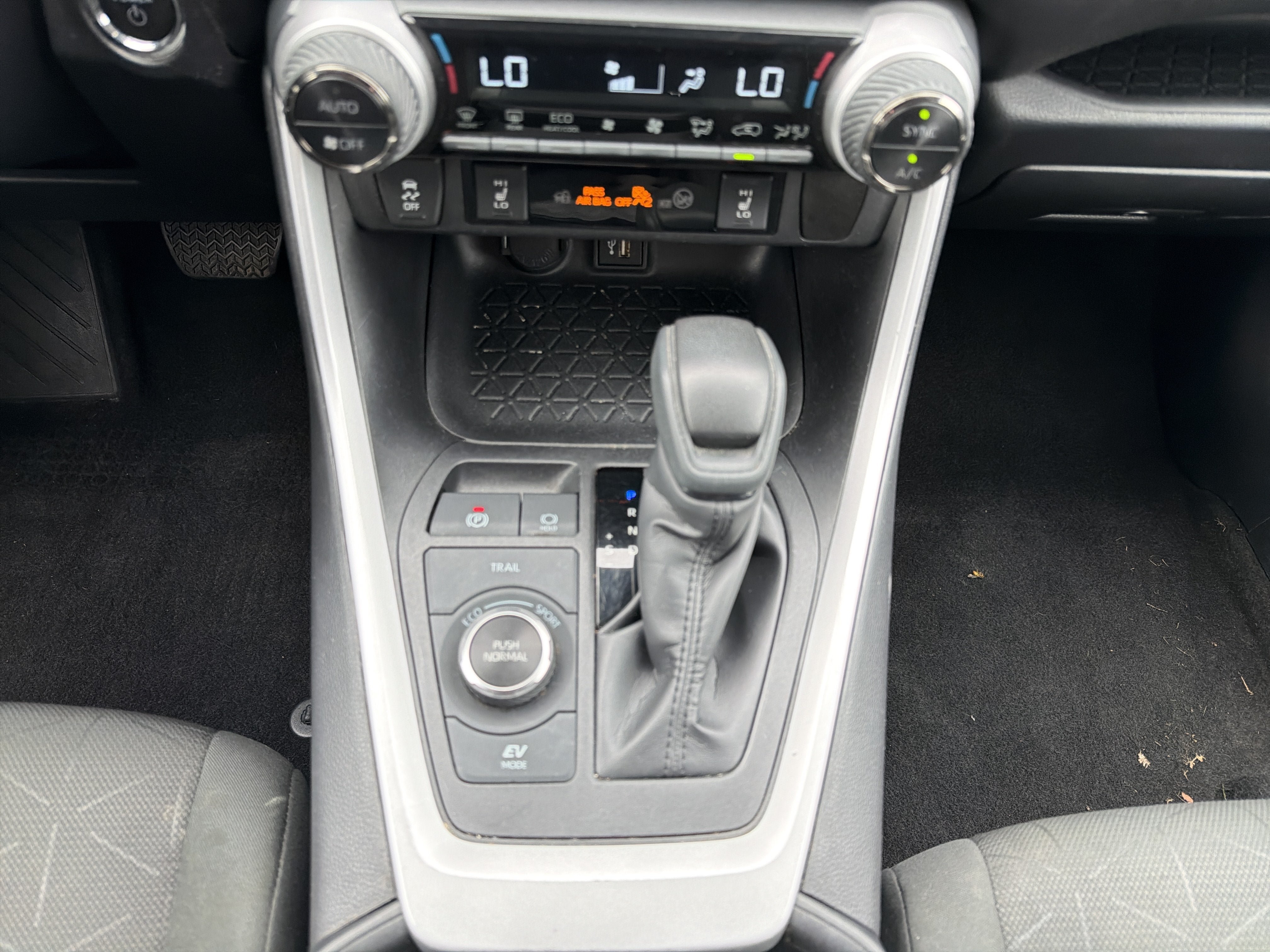 Used 2024 Toyota RAV4 XLE w/ Convenience Package AWD/4WD image 21