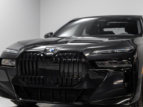 Used 2023 BMW 760i xDrive image 71