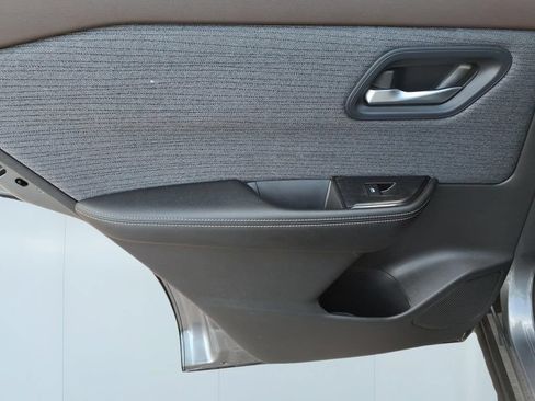 Used 2023 Nissan Rogue SV FWD image 10