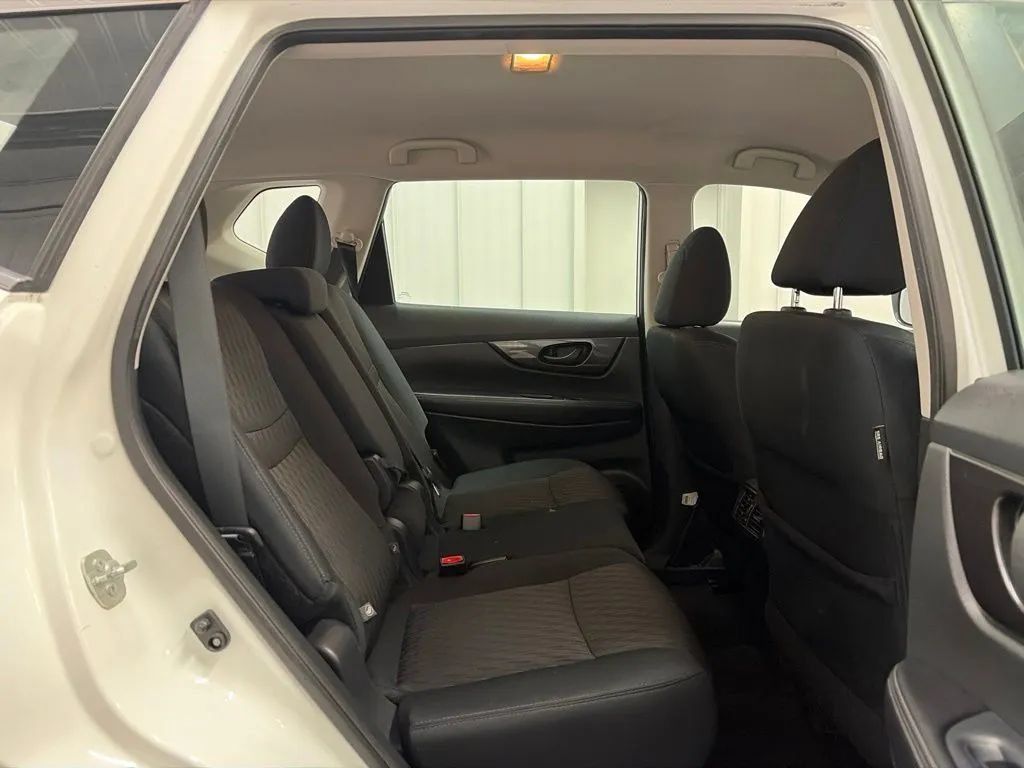 Used 2019 Nissan Rogue S FWD image 18