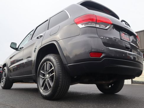 Used 2018 Jeep Grand Cherokee Limited image 19