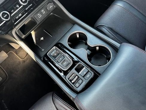 Used 2025 Honda Pilot Black Edition image 17