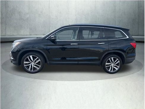 Used 2018 Honda Pilot Touring image 2
