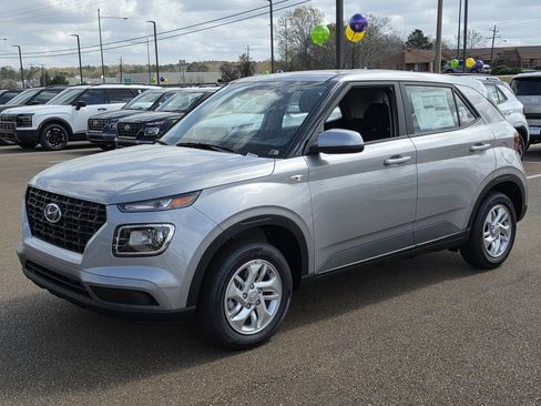 New 2026 Hyundai Venue SE image 2