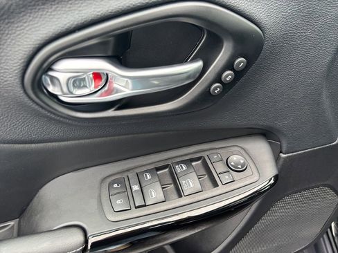 Used 2023 Jeep Cherokee Altitude Lux w/ Lux Elite Package image 24