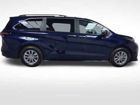 Used 2024 Toyota Sienna XLE w/ XLE Plus Package AWD/4WD image 10