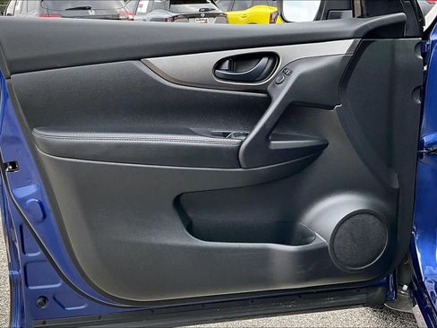 Used 2020 Nissan Rogue Sport S image 22