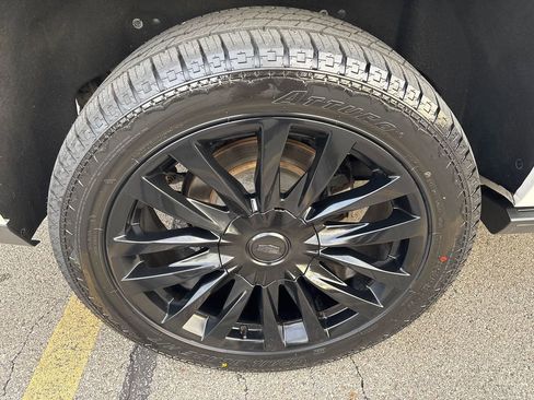 Used 2018 Cadillac Escalade ESV Premium Luxury image 19