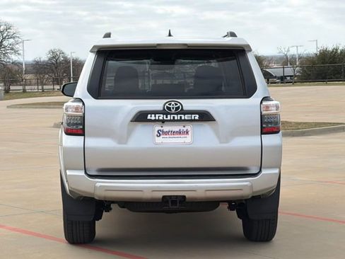 Used 2024 Toyota 4Runner TRD Off-Road Premium AWD/4WD image 6