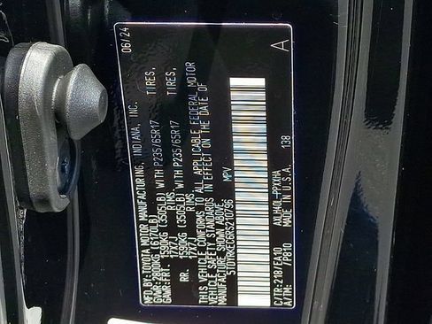 Used 2024 Toyota Sienna XLE FWD image 27