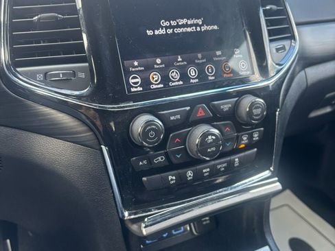 Used 2022 Jeep Grand Cherokee Laredo X image 18