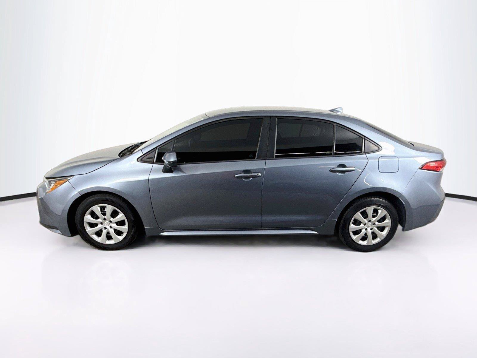 Used 2021 Toyota Corolla LE FWD image 2