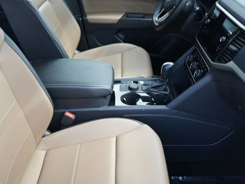 Used 2022 Volkswagen Atlas Cross Sport SE AWD/4WD image 17