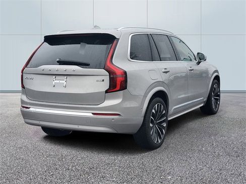 Certified 2025 Volvo XC90 B6 Plus image 4