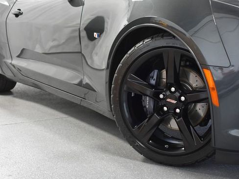 Certified 2018 Chevrolet Camaro SS RWD image 4