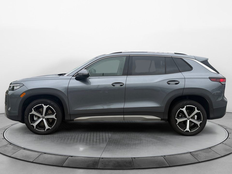 Certified 2026 Volkswagen Tiguan SE w/ Panoramic Sunroof Package AWD/4WD image 4