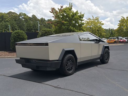 Used 2024 Tesla Cybertruck AWD Crew Cab image 3