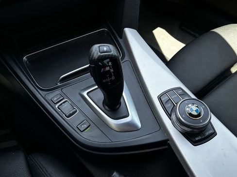 Used 2017 BMW 320i Sedan RWD image 21