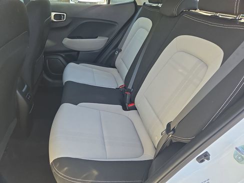 Used 2025 Hyundai Venue SEL FWD image 13