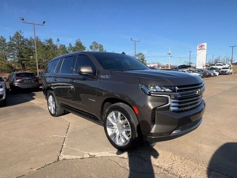 Used 2021 Chevrolet Tahoe High Country w/ Premium Package image 8